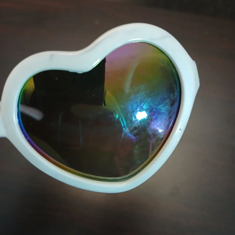 Panama Jack Kids heart Sunglasses holographic white lana del rey 2010s
